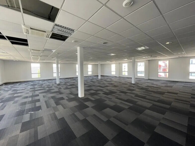 11 Rue Aimé Cotton, Saint-Priest en alquiler - Foto del edificio - Imagen 2 de 16