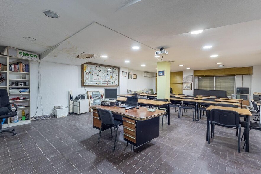 Oficina en Granada, Granada en venta - Foto del interior - Imagen 2 de 9