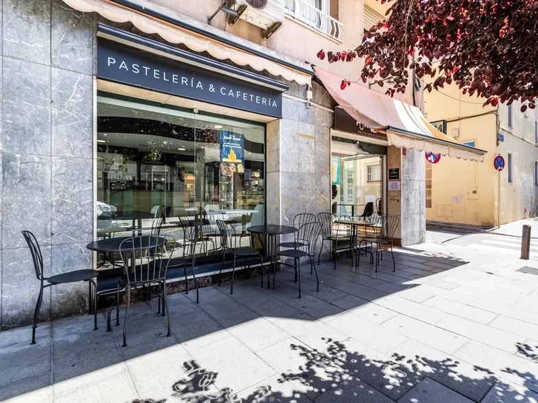 Local en Cornellà de Llobregat, Barcelona en alquiler - Foto del edificio - Imagen 2 de 5