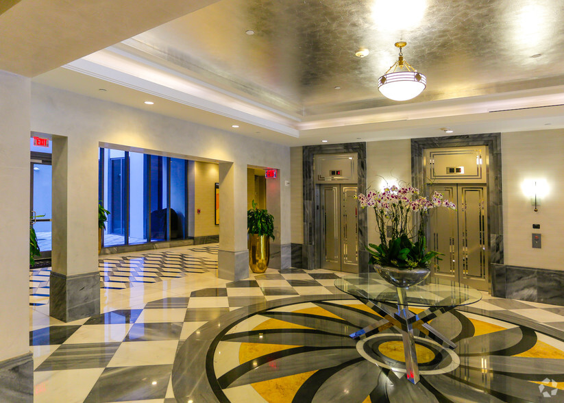 396 Alhambra Cir, Coral Gables, FL en alquiler - Lobby - Imagen 3 de 11