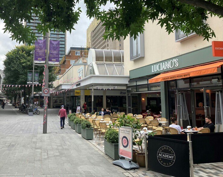49 Town Mall, Woking en alquiler - Foto del edificio - Imagen 2 de 5