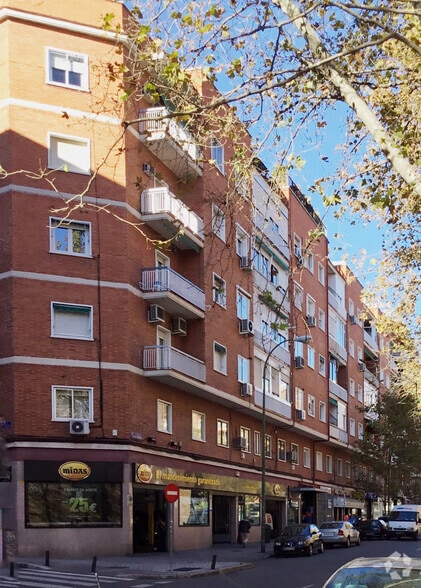Edificio residencial en Madrid, Madrid en venta - Foto del edificio - Imagen 2 de 2