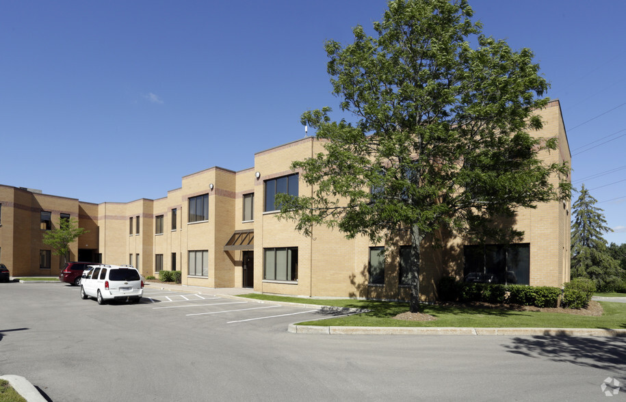 155 Frobisher Dr, Waterloo, ON en venta - Foto del edificio - Imagen 2 de 4