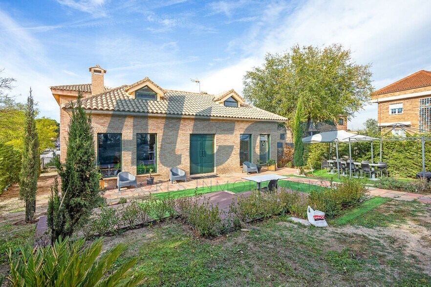 Edificio residencial en Móstoles, Madrid en venta - Foto del edificio - Imagen 2 de 33