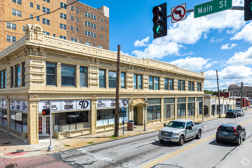 Hyde Park Building and Walnut Street cartera de 2 inmuebles en venta en LoopNet.es - Foto del edificio - Imagen 1 de 26