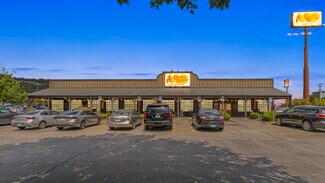 Más detalles de 800 Happy Valley St, Cave City, KY - Local en venta