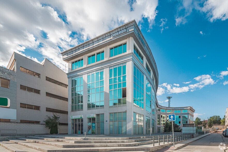 Local en Pozuelo de Alarcón, Madrid en alquiler - Foto del edificio - Imagen 2 de 4