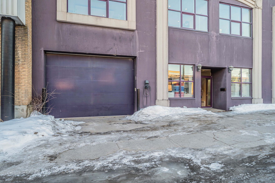 9850 Rue Saint-Urbain, Montréal, QC en alquiler - Foto del edificio - Imagen 3 de 6