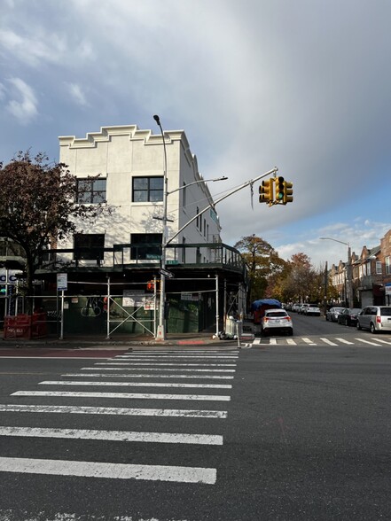 8219 Northern Blvd, Jackson Heights, NY en alquiler - Foto del edificio - Imagen 2 de 12