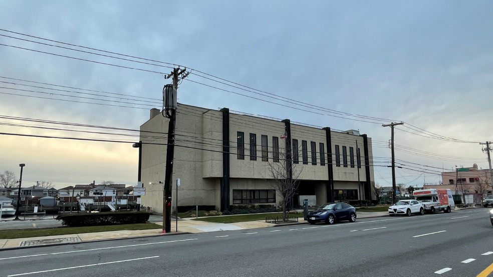 15829 Cross Bay Blvd, Howard Beach, NY en alquiler - Foto del edificio - Imagen 1 de 8