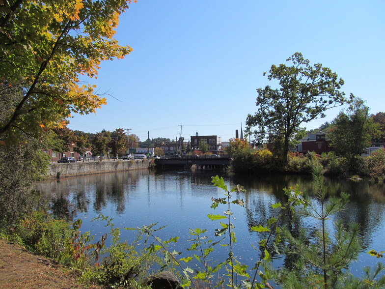 322 W Main St, Tilton, NH en alquiler - Foto del edificio - Imagen 2 de 17