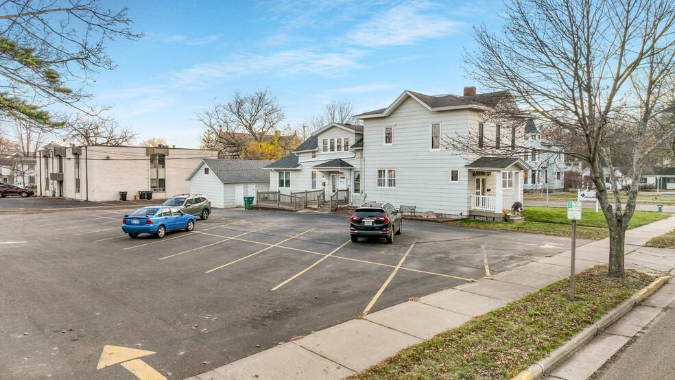 33 W Cedar St, Chippewa Falls, WI en venta - Foto del edificio - Imagen 3 de 44