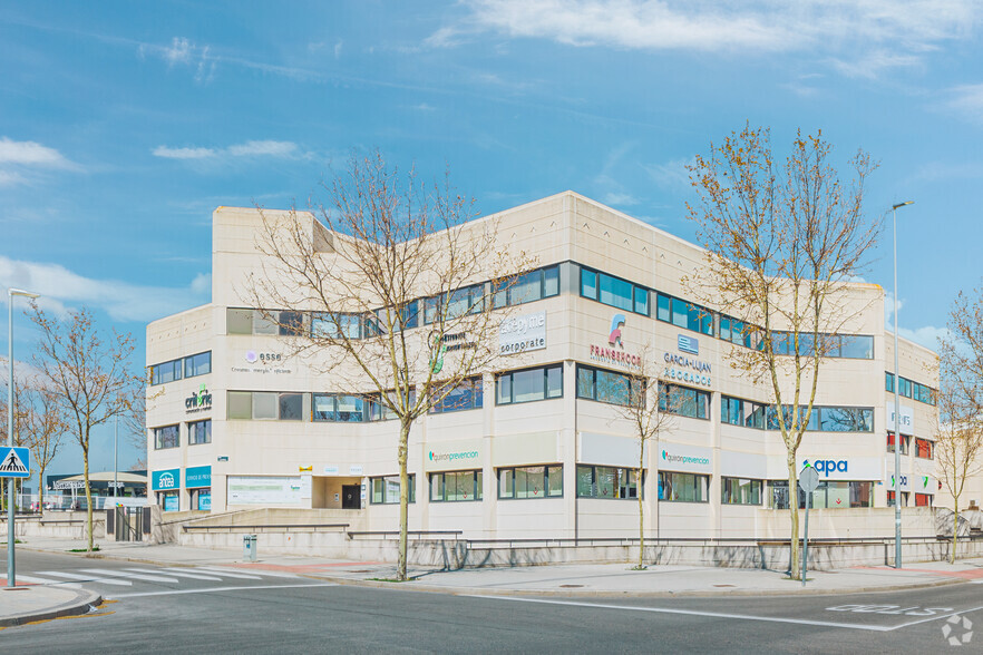 Oficinas en Las Rozas de Madrid, MAD en venta - Foto del edificio - Imagen 2 de 3