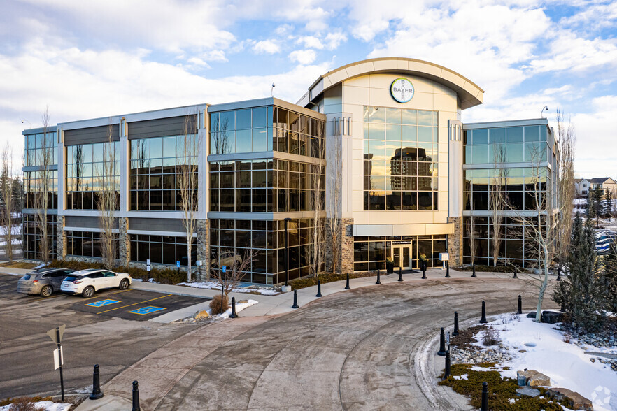 160 Quarry Park Blvd SE, Calgary, AB en alquiler - Foto del edificio - Imagen 1 de 12