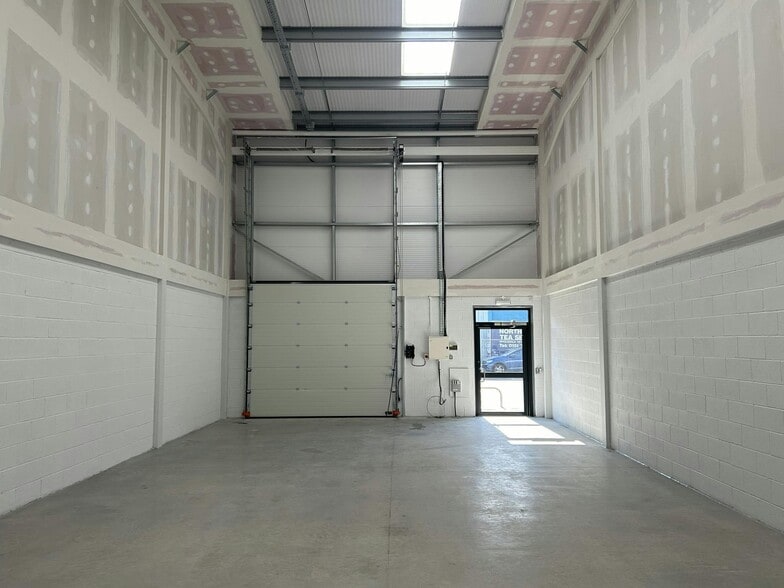 Huyton Trade Park, Liverpool en alquiler - Foto del edificio - Imagen 3 de 37