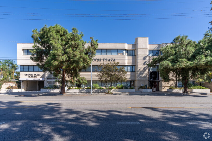 15535 San Fernando Mission Blvd, San Fernando, CA en alquiler - Foto del edificio - Imagen 2 de 21