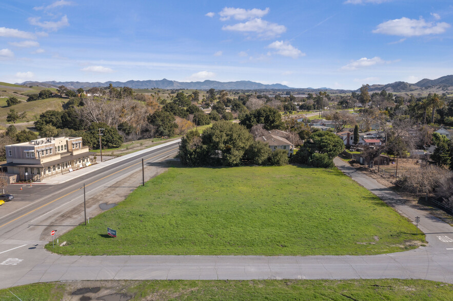 230 Augusta St, Los Alamos, CA en venta - Foto del edificio - Imagen 2 de 7