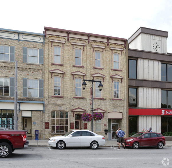 17-25 Ontario St, Stratford, ON en alquiler - Foto del edificio - Imagen 2 de 2