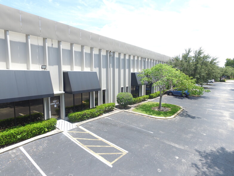 1700 NW 66th Ave, Plantation, FL en alquiler - Foto del edificio - Imagen 3 de 62