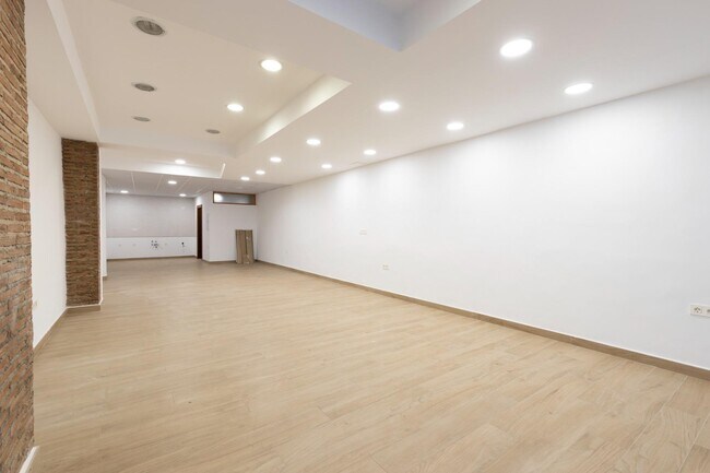 Más detalles de Calle Almona de San Juan de Dios, 15, Granada - Local en venta