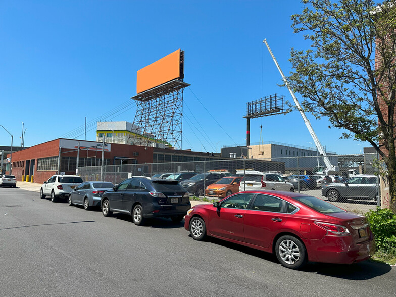 49-70A 31st St, Long Island City, NY en alquiler - Foto del edificio - Imagen 2 de 3