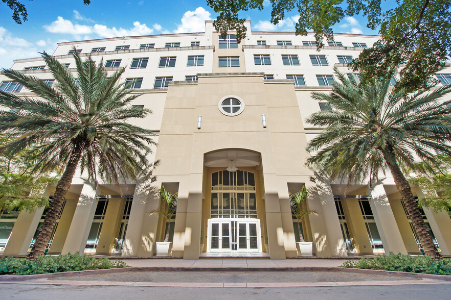 135 San Lorenzo Ave, Coral Gables, FL en alquiler - Foto del edificio - Imagen 1 de 4