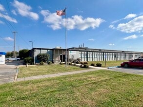 204 Red Rd, McMinnville, TN en venta Foto del interior- Imagen 1 de 35