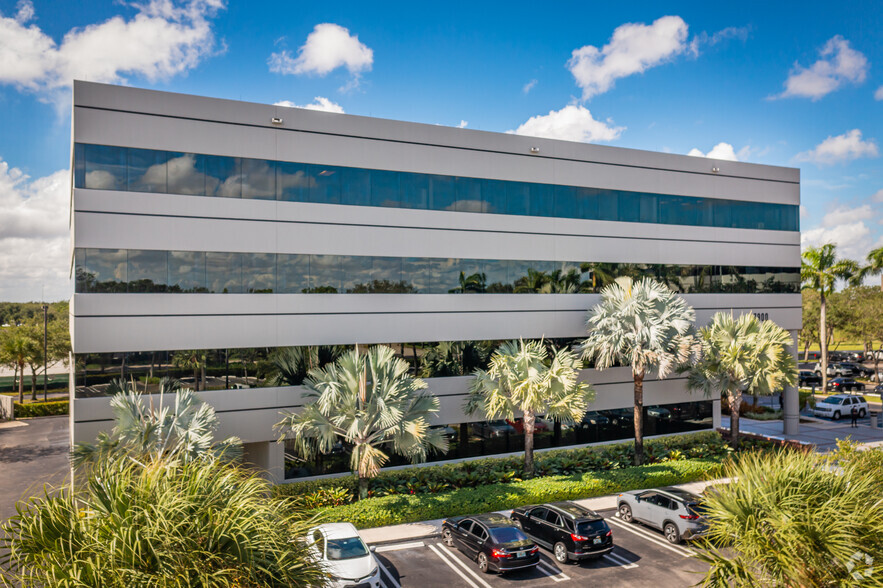 7900 Oak Ln, Miami Lakes, FL en alquiler - Foto del edificio - Imagen 3 de 6