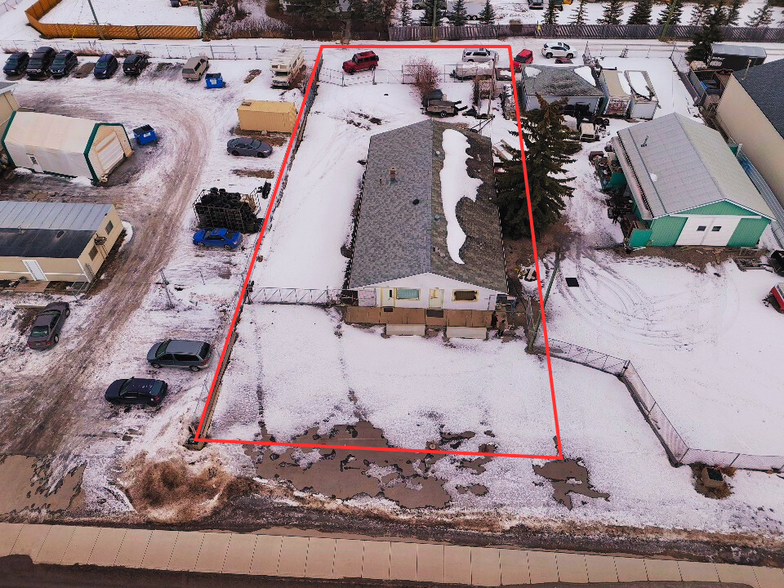 228 Centre St NE, Langdon, AB en venta - Vista aérea - Imagen 2 de 18