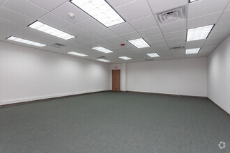 5940 W Touhy Ave, Niles, IL en alquiler Foto del interior- Imagen 2 de 4