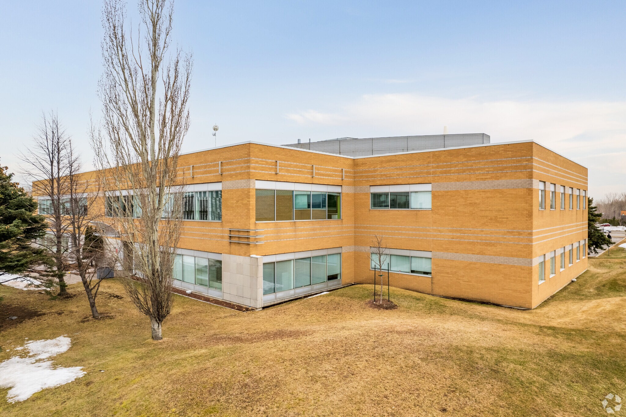 7210-7220 Rue Frederick-Banting, Saint-Laurent, QC en alquiler Foto del edificio- Imagen 1 de 17