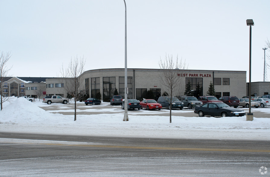 501-505 40th St S, Fargo, ND en alquiler - Foto del edificio - Imagen 2 de 2