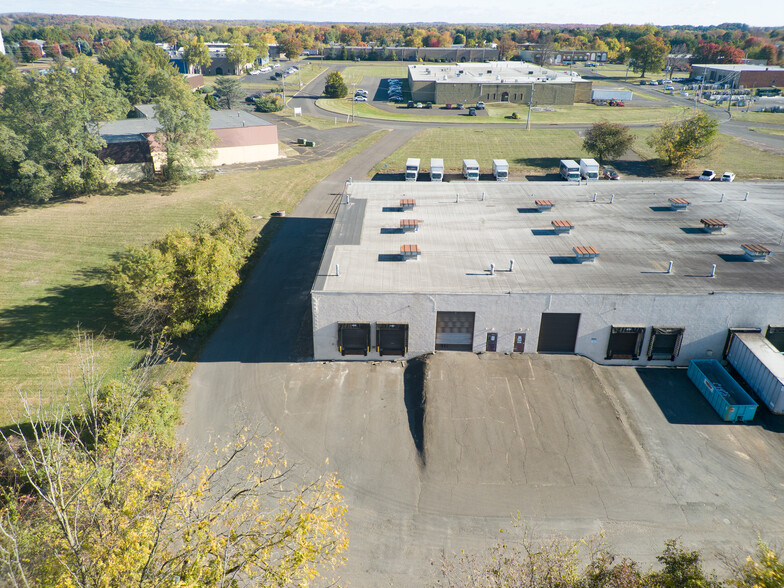 70 Vincent Cir, Ivyland, PA en alquiler - Foto del edificio - Imagen 2 de 8