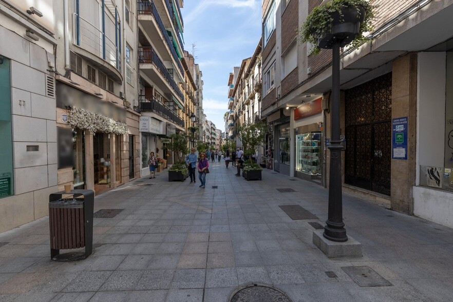 Local en Granada en venta - Foto del edificio - Imagen 3 de 17