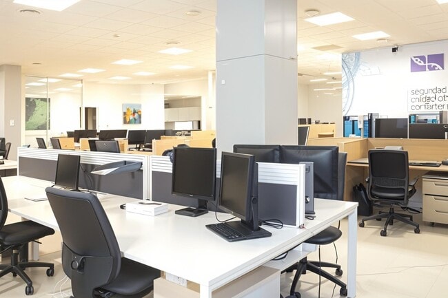 Más detalles de Calle Luis Fuentes Bejarano, 60, Sevilla - Local en venta