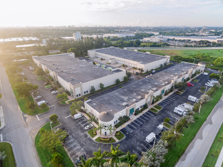 1700 NW 15th Ave, Pompano Beach, FL en alquiler - Foto del edificio - Imagen 2 de 19