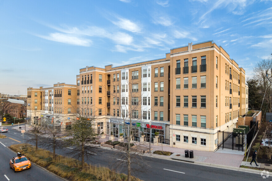 450 N Washington St, Falls Church, VA en alquiler - Foto del edificio - Imagen 2 de 7