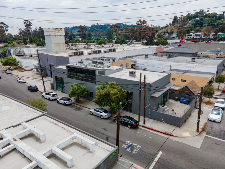 2352 Ripple St, Los Angeles, CA en alquiler - Foto del edificio - Imagen 1 de 23