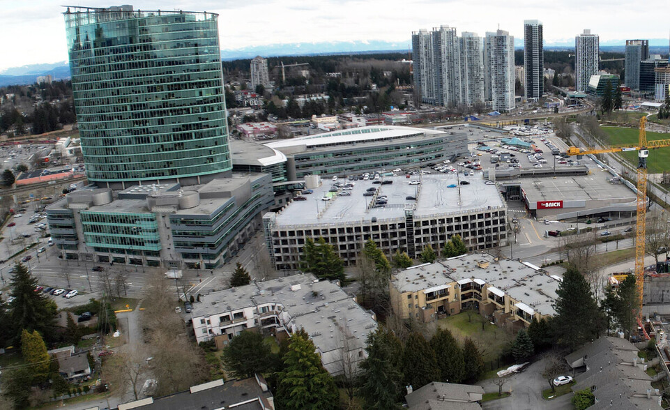 10157 University Dr, Surrey, BC en venta - Foto del edificio - Imagen 2 de 3