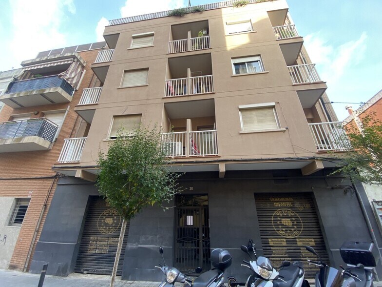 Edificio residencial en L'hospitalet De Llobregat, Barcelona en venta - Foto principal - Imagen 1 de 1