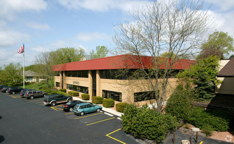 21140 W Capitol Dr, Brookfield, WI en alquiler - Foto del edificio - Imagen 2 de 20