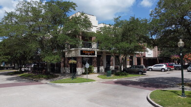 8 N Main St, Kingwood, TX en alquiler Foto del edificio- Imagen 2 de 24