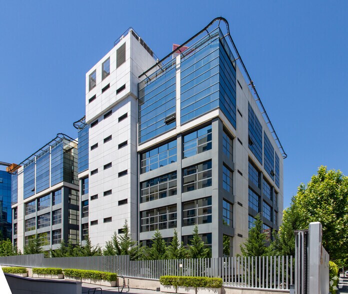 Avenida de Manoteras, 32 C, Madrid, Madrid en alquiler - Foto del edificio - Imagen 3 de 4