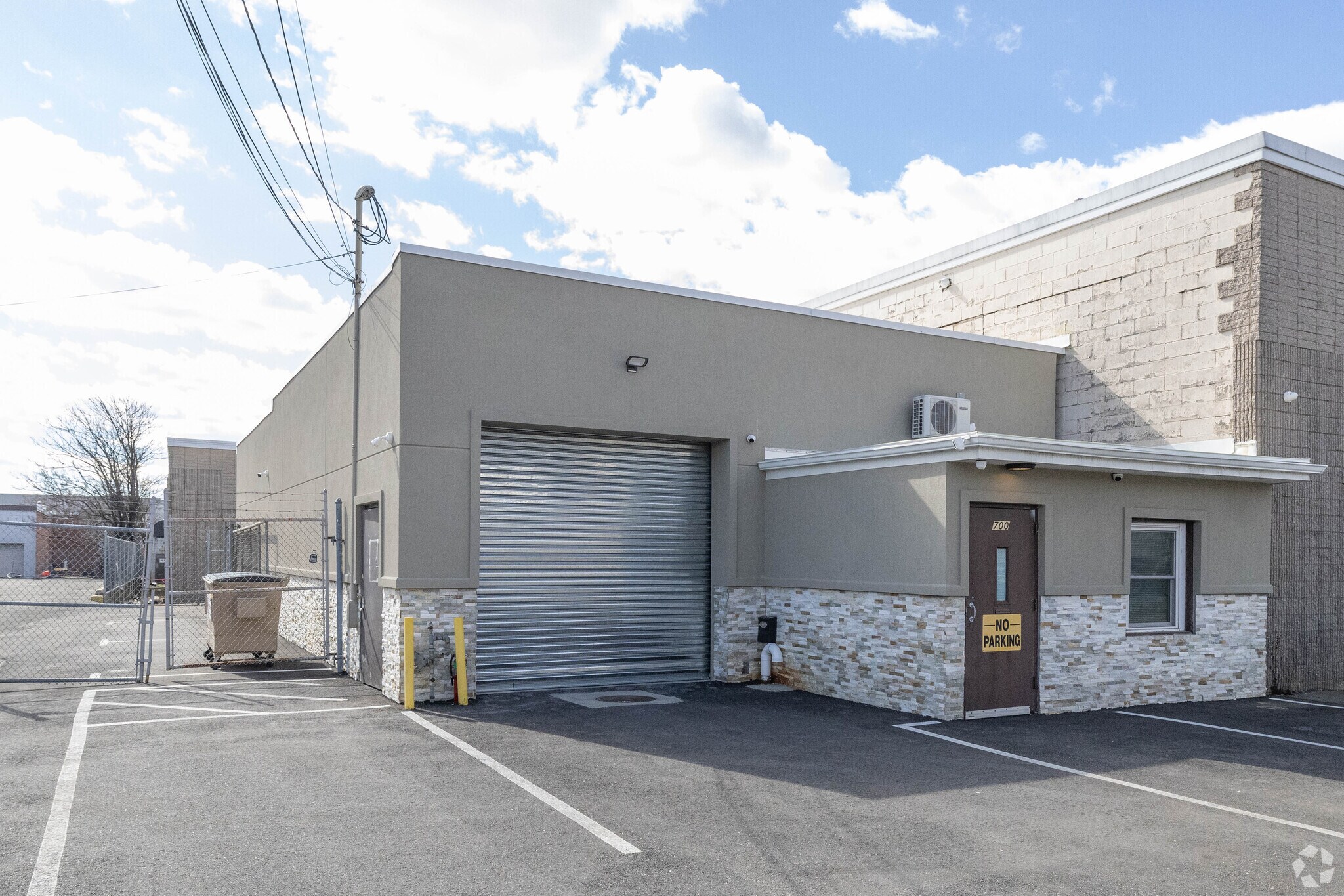 700 Summa Ave, Westbury, NY en venta Foto del edificio- Imagen 1 de 1