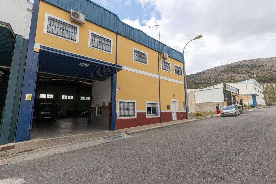 Nave en Loja en venta - Foto del edificio - Imagen 2 de 22