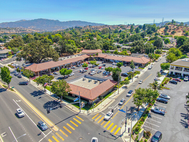 23120 Lyons Ave, Santa Clarita, CA en venta - Foto del edificio - Imagen 1 de 4