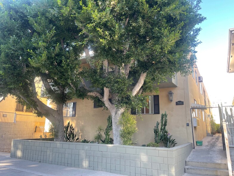 7553 Norton Ave, West Hollywood, CA en venta - Foto del edificio - Imagen 3 de 8