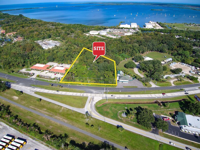 561 N Washington Ave, Titusville, FL en venta - Foto del edificio - Imagen 3 de 22