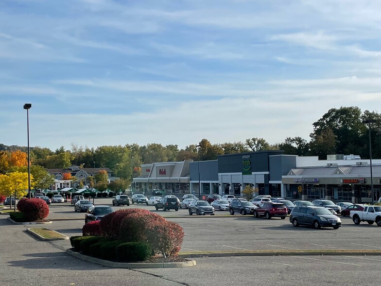 14 Candlewood Lake Rd, Brookfield, CT en alquiler - Foto del edificio - Imagen 3 de 6