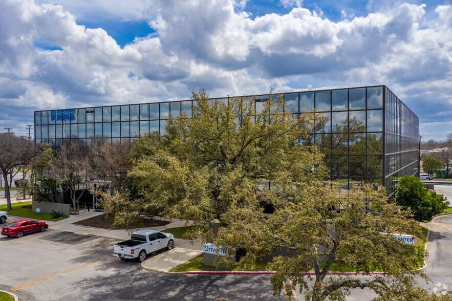 403 S WW White Rd, San Antonio, TX en alquiler - Foto del edificio - Imagen 3 de 5